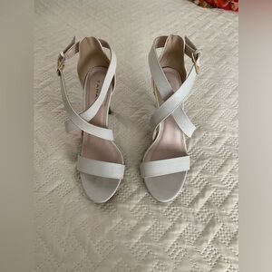 Tahari White & Brown Heels Size 7.5